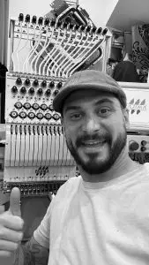 Mathieu le graphiste et responsable du magasin